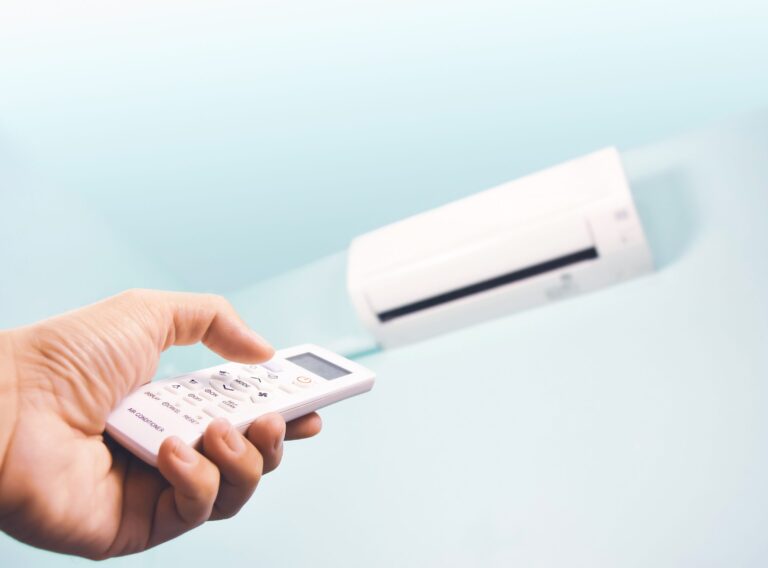 klima kullanımı control is pressed by a human hand to çocuklarda klima kullanımı